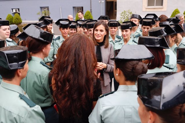 La Reina Letizia junto a mujeres guardias civiles