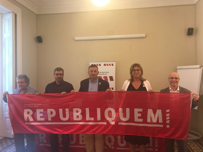 El president de l'AMI, Josep Maria Cervera, presenta la campanya 'Republiquem'