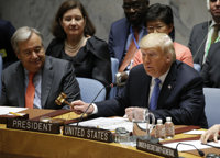 Trump se ofrece a reunirse con Maduro e insiste en que "todas las opciones están sobre la mesa"