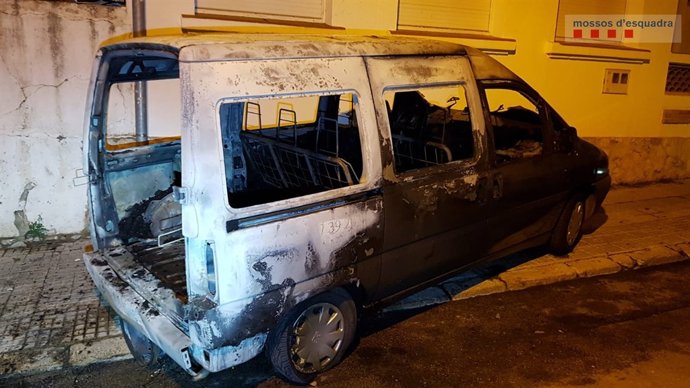 Vehicle incendiat per un home detingut pels Mossos