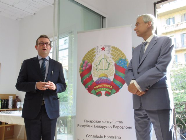 Cónsul de Bielorrusia en Barcelona Cristian Balcells, embajador Pavel Latushka 