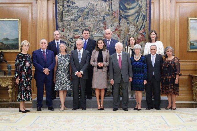La Reina Letizia recibe a la comisión de pintura virreinal del Museo del Prado