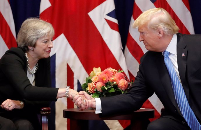 El presidente de EEUU, Donald Trump, junto a la primera ministra de Reino Unido.