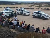 Interceptados 28 inmigrantes de una patera que arribó por sus propios medios a Haría (Lanzarote)