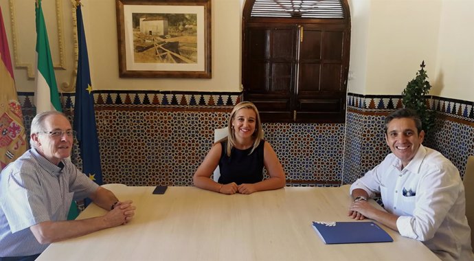 La alcaldesa de Alcalá de Guadaíra se reúne con la Ciudad San Juan de Dios