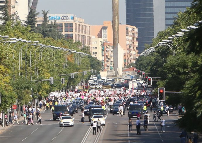 Manifestación de conductores de vehículos de alquiler con conductor (VTC) en Mad