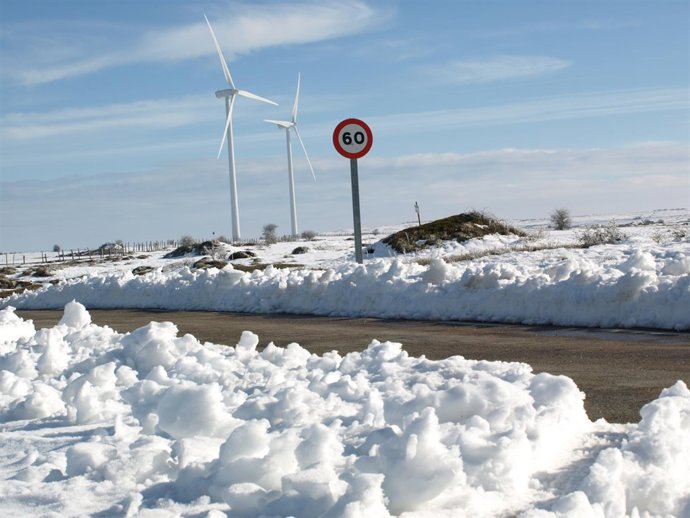 Nieve en carreteras de puertos de Cantabria      