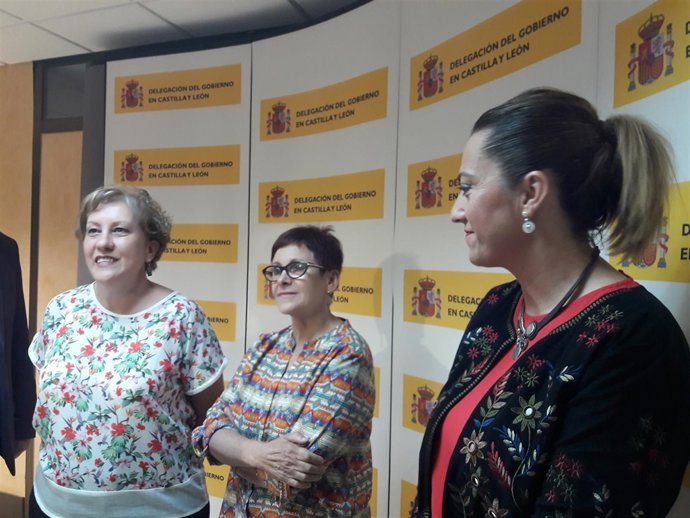Valladolid.- Virginia Barcones junto a las representantes de la Coordinadora