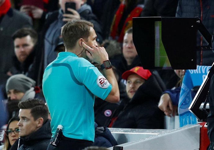 Sistema de videoarbitraje en el fútbol ( VAR )