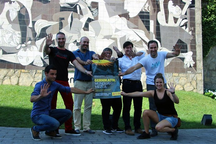 Acto por el 1-O en Gernika de Gure Esku Dago.