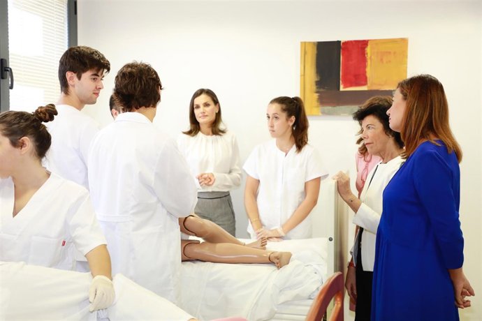 Reina Letizia, ministra Celaá y Armengol en centro Son Llebre