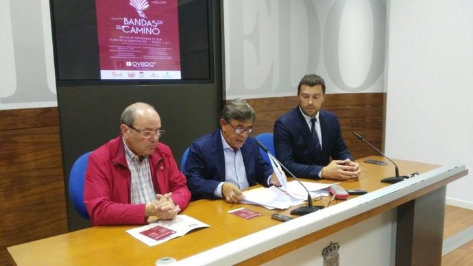 Roberto Sánchez Ramos, en el centro