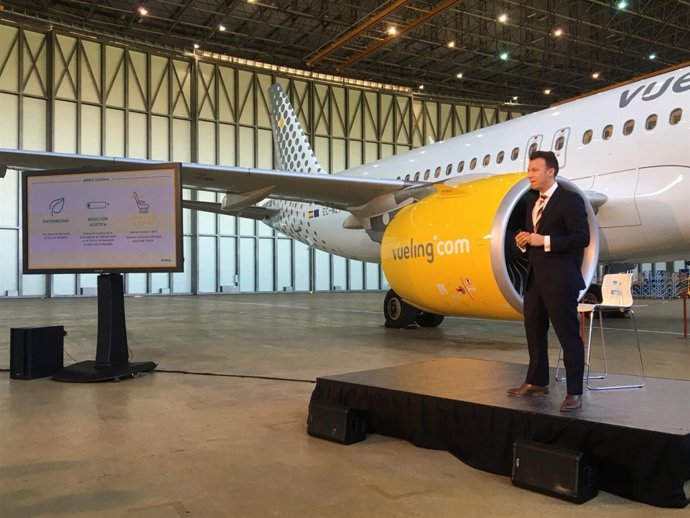 El director general comercial de Vueling, David García, en rueda de prensa