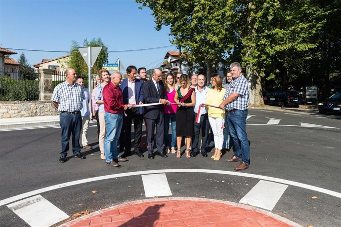 El consejero y la alcaldesa