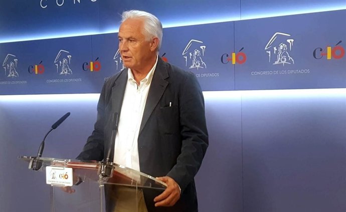 El diputado José Miguel Camacho en el Congreso