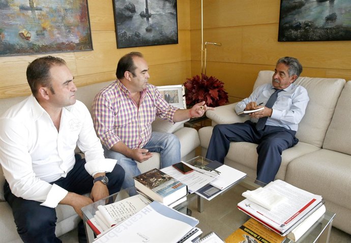 Reunión de Revilla y alcalde de Camaleño