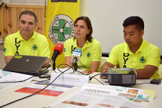 Responsables de DYA Navarra presentan proyecto de apoyo a refugiados.