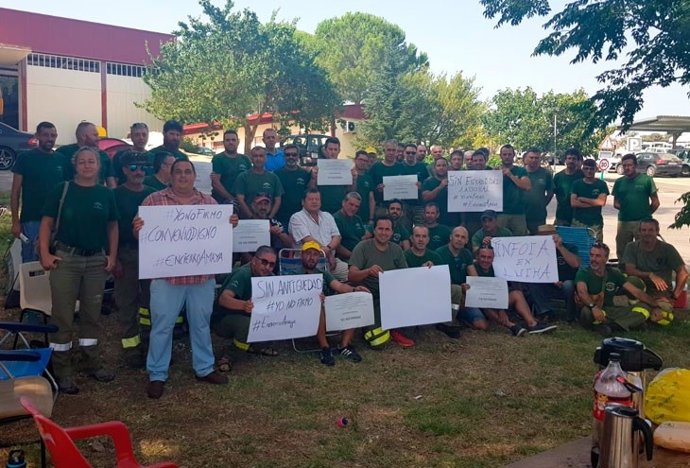 Trabajadores de la Amaya concentrados en el Cedefo