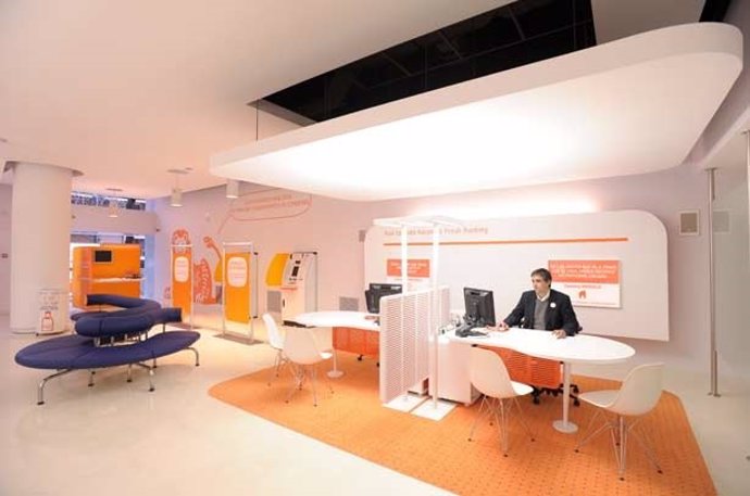 Interior de una Oficina Naranja de ING Direct
