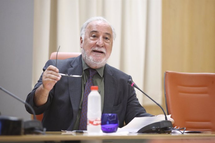 El director general de Tráfico, Pere Navarro, presenta el Balance de Seguridad V