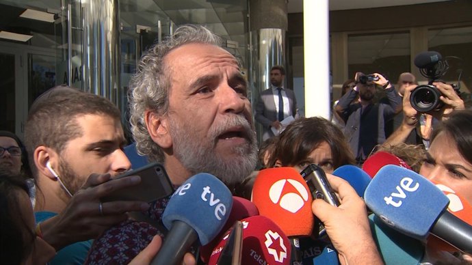 L'actor Willy Toledo surt dels jutjats (arxiu)