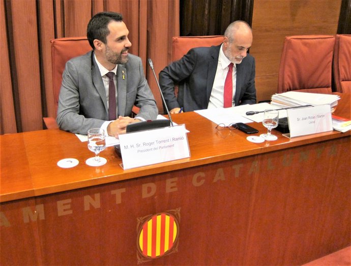 Roger Torrent (president del Parlament) Joan Ridao (lletrat major del Parlament)