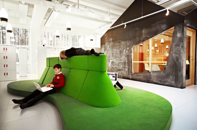 Sillon verde obra de Rosan Bosch, diseñadora y arquitecta