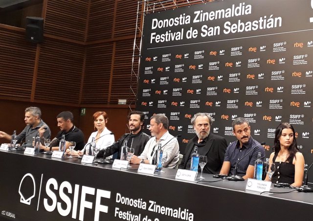 Equipo de la serie 'Gigantes' en el Festival de San Sebastián
