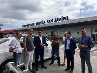 Alcalde San Javier defiende la creación de un área de prestación conjunta en el servicio de taxis del aeropuerto Corvera