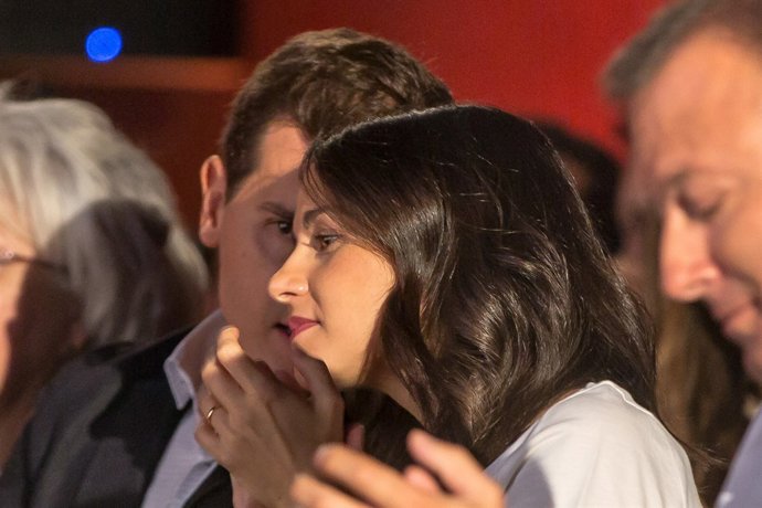  Inés Arrimadas escolta Albert Rivera en la Convenció Espanya Ciutadana
