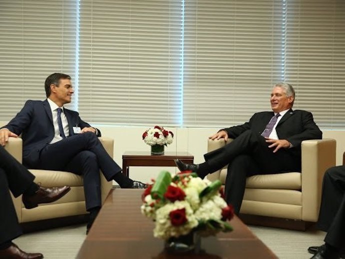 Pedro Sánchez reunido con el presidente de Cuba, Miguel Díaz-Canel