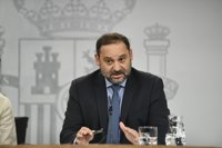 Ábalos asegura que ni el taxi ni las VTC "pueden decir que han ganado" con el Decreto