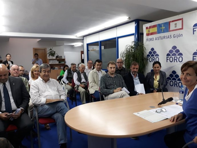 CARMEN MORIYÓN, REUNIDA CON LA COMISIÓN DE SU CANDIDATURA A FORO ASTURIAS