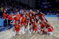 España derrota a sus fantasmas y se mete en semifinales con una defensa espectacular