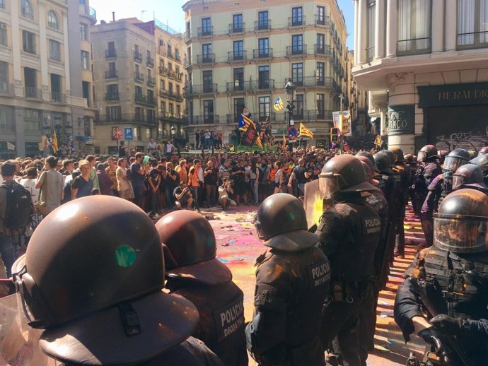 La manifestació de l'esquerra independentista a plaça Sant Jaume