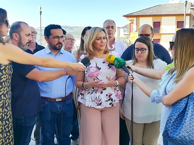 María Jesús Serrano (PSOE-A) atiende a los medios