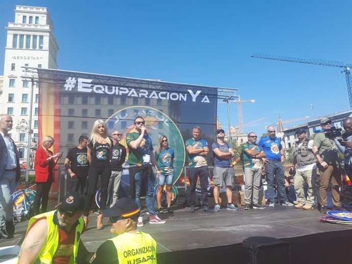 Escenari de la manifestació de Jusapol a plaça Catalunya