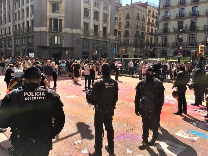 Manifestación de independentistas contra la de Jusapol en Barcelona