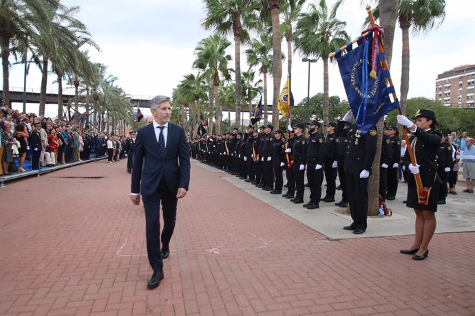 Fernando Grande-Marlaska preside en Almería el acto del Día de la Policía