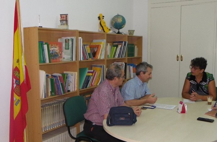 Juan Sierra y Vázquez en una reunión 