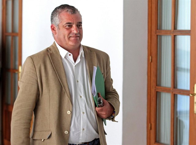 Comparecencia en comisión parlamentaria del consejero de Empleo, Empresa y Comer