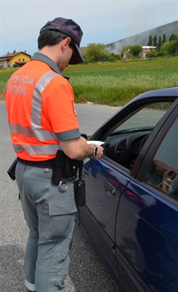 Agente de la Policía Foral.