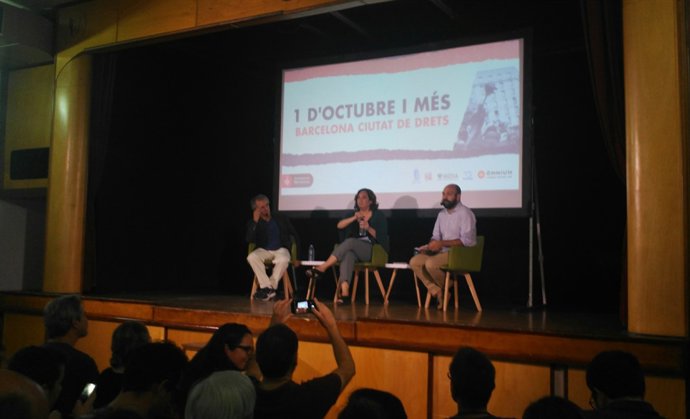 L'alcaldessa de Barcelona, Ada Colau, i el vicepresident d'Òmnium, Marcel Maur