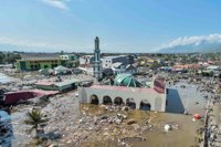 Los muertos por los terremotos y el tsunami en Indonesia se disparan a más de 1.200