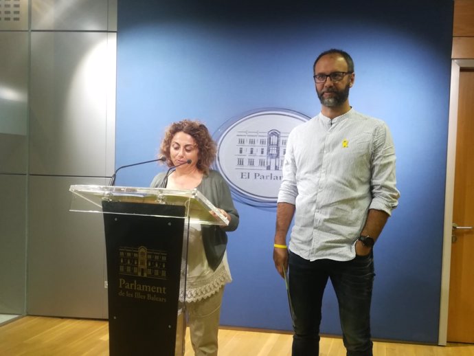 Los diputados de MÉS Joana Aina Campomar y Miquel Gallardo