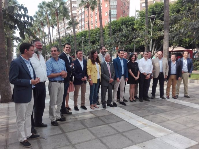 Moreno junto a los integrantes del comité territorial del PP-A