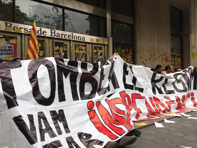CDR protestan ante la Bolsa de Barcelona