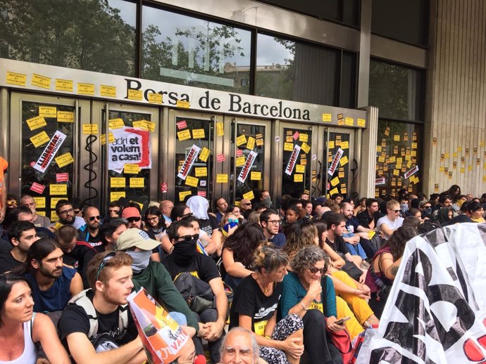 Los CDR protestan en la Bolsa de Barcelona