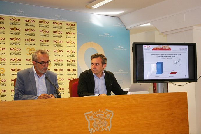 Juan Manuel Flores y Felipe Castro, durante la rueda de prensa