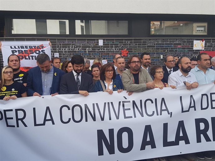 Minuto de silencio con Quim Torra, Roger Torrent y Ada Colau